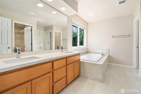 20534 NE 33rd Court NE Sammamish WA 98074