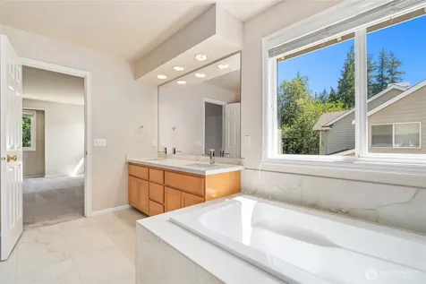 20534 NE 33rd Court NE Sammamish WA 98074