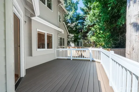 20534 NE 33rd Court NE Sammamish WA 98074