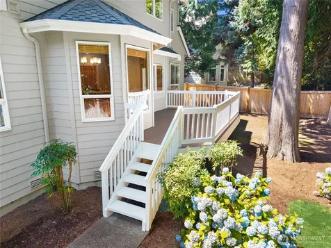 20534 NE 33rd Court NE Sammamish WA 98074