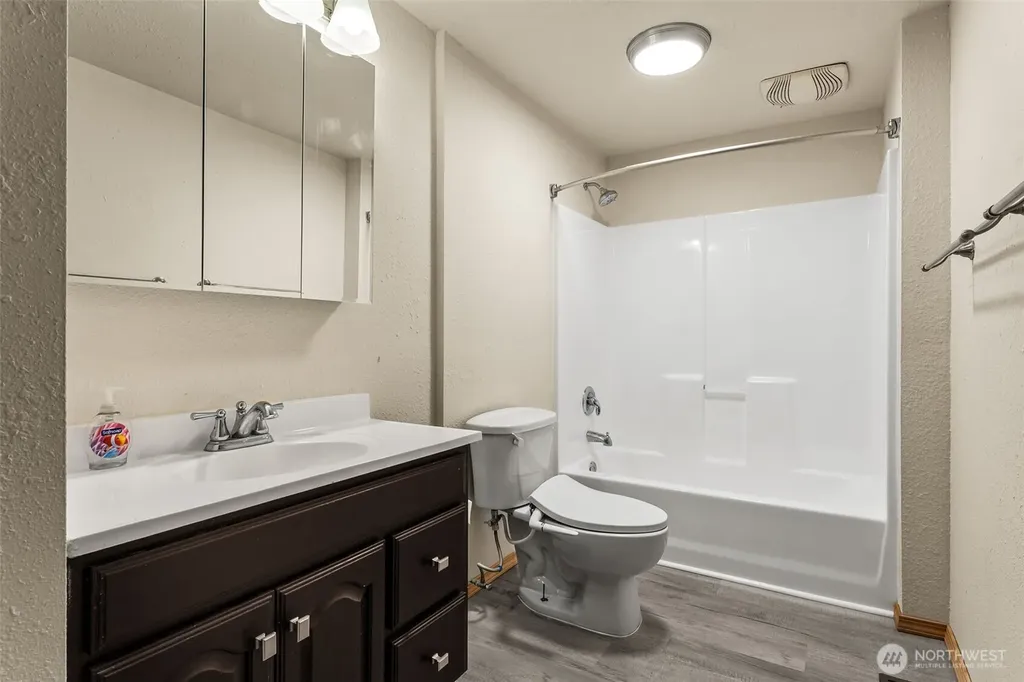 1648 Wolves Road Port Orchard WA 98366