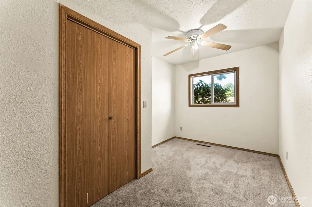 1648 Wolves Road Port Orchard WA 98366