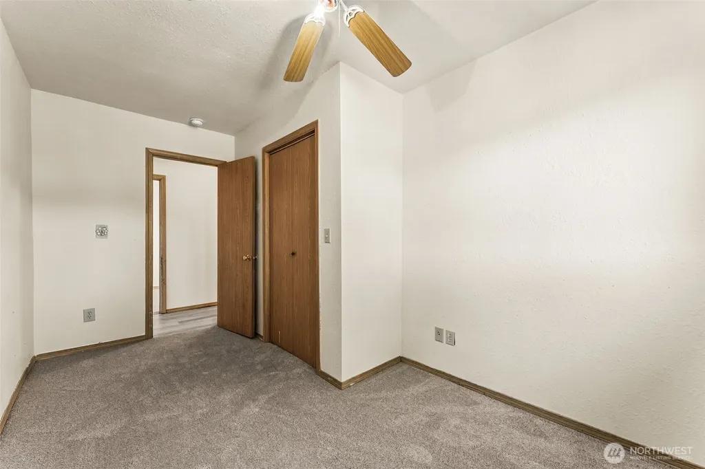 1648 Wolves Road Port Orchard WA 98366