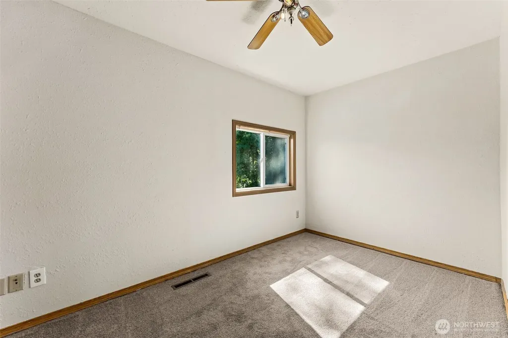 1648 Wolves Road Port Orchard WA 98366