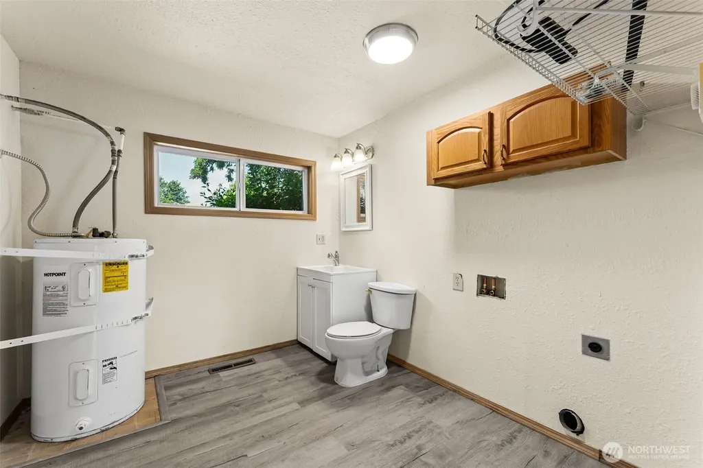 1648 Wolves Road Port Orchard WA 98366