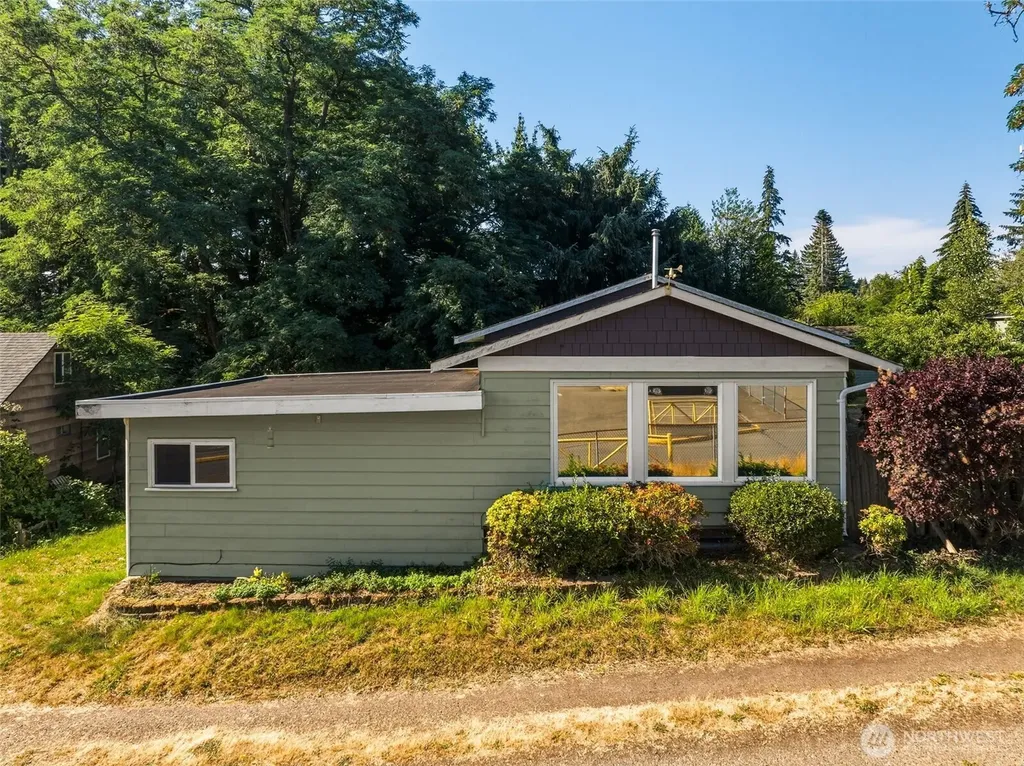 1648 Wolves Road Port Orchard WA 98366