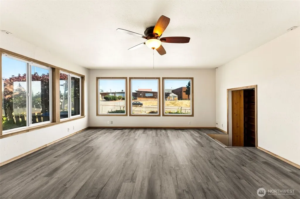 1648 Wolves Road Port Orchard WA 98366