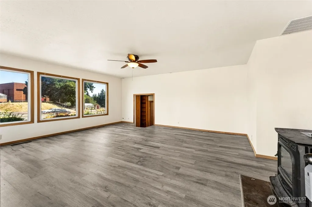 1648 Wolves Road Port Orchard WA 98366