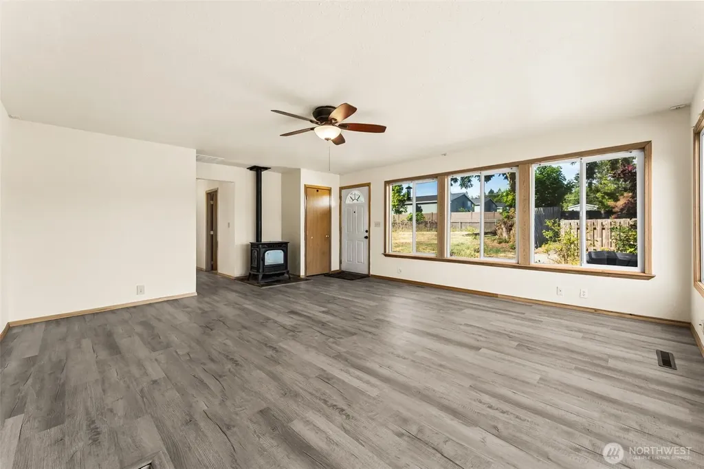 1648 Wolves Road Port Orchard WA 98366