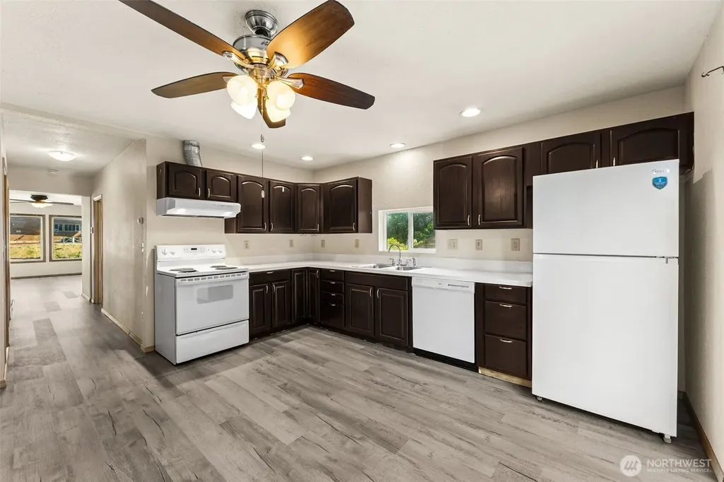 1648 Wolves Road Port Orchard WA 98366