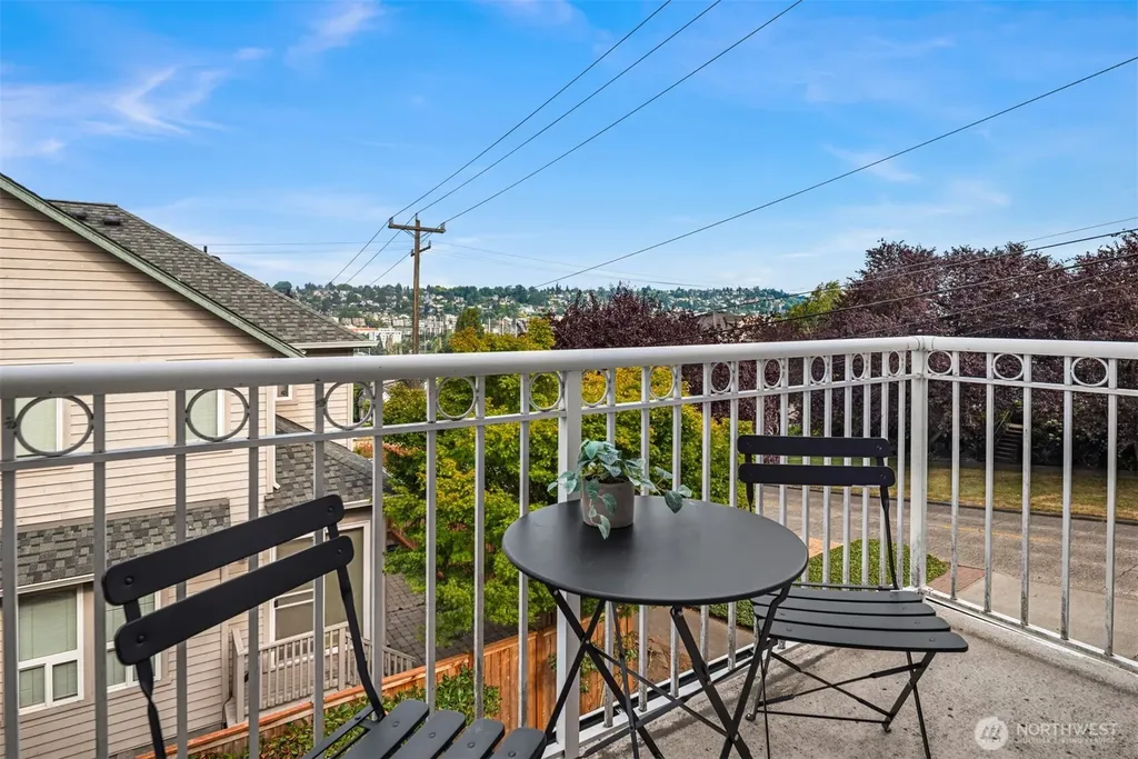 2310 W Dravus Street Seattle WA 98199