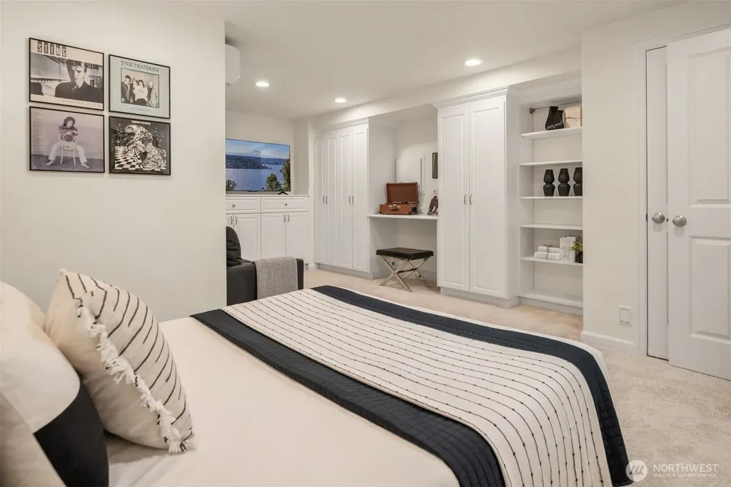 2310 W Dravus Street Seattle WA 98199