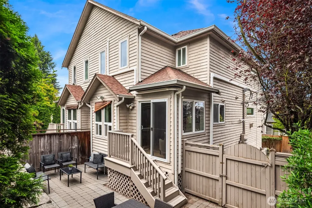 2310 W Dravus Street Seattle WA 98199