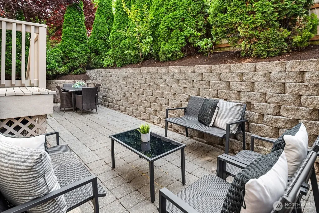 2310 W Dravus Street Seattle WA 98199