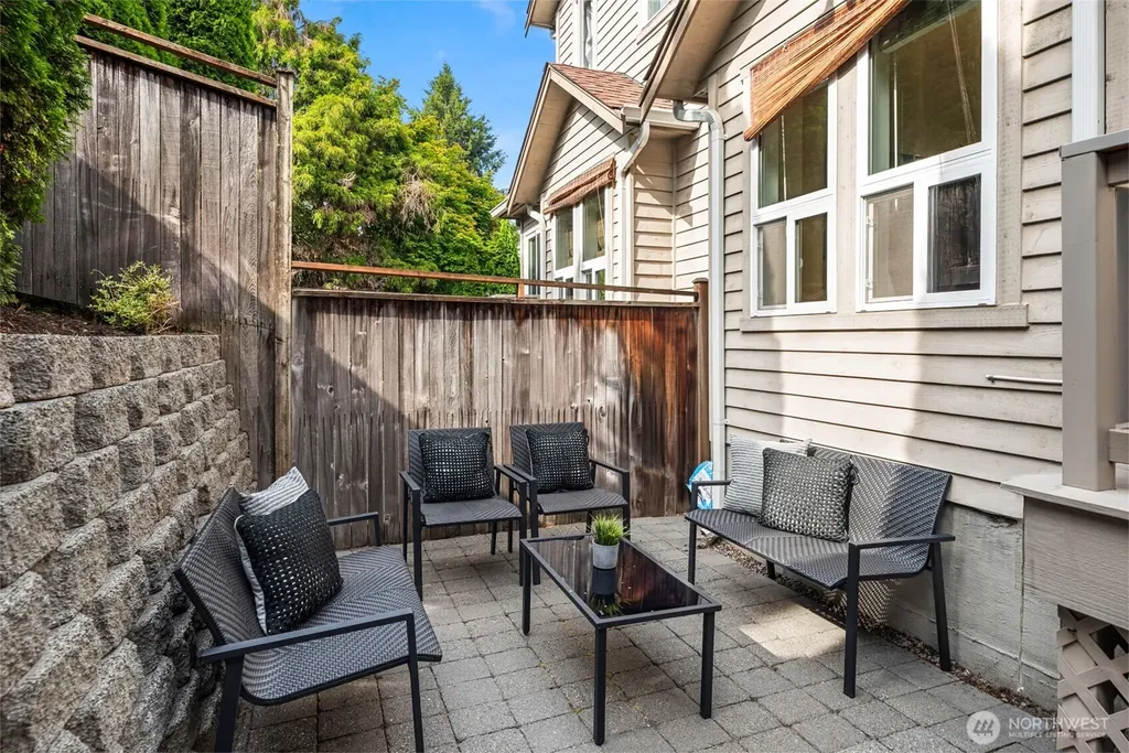 2310 W Dravus Street Seattle WA 98199