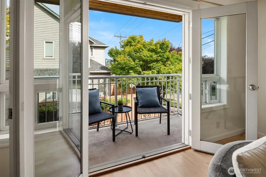2310 W Dravus Street Seattle WA 98199
