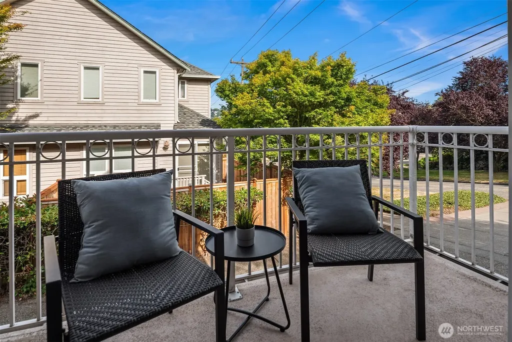 2310 W Dravus Street Seattle WA 98199