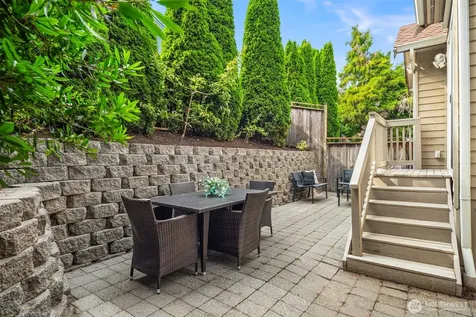 2310 W Dravus Street Seattle WA 98199