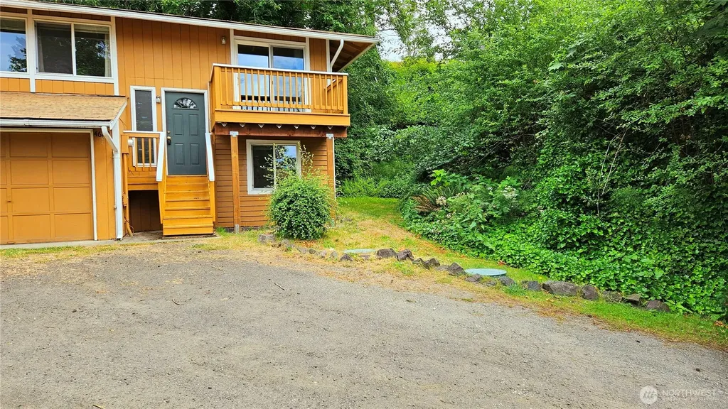 4617 Beach Drive E Port Orchard WA 98366