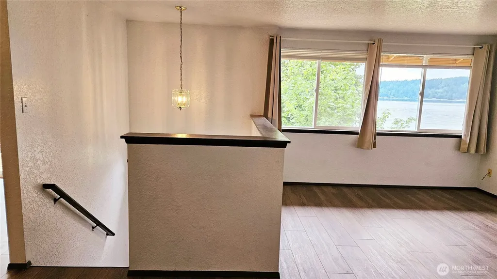 4617 Beach Drive E Port Orchard WA 98366