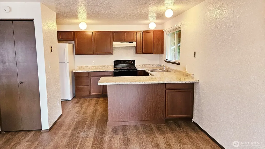 4617 Beach Drive E Port Orchard WA 98366