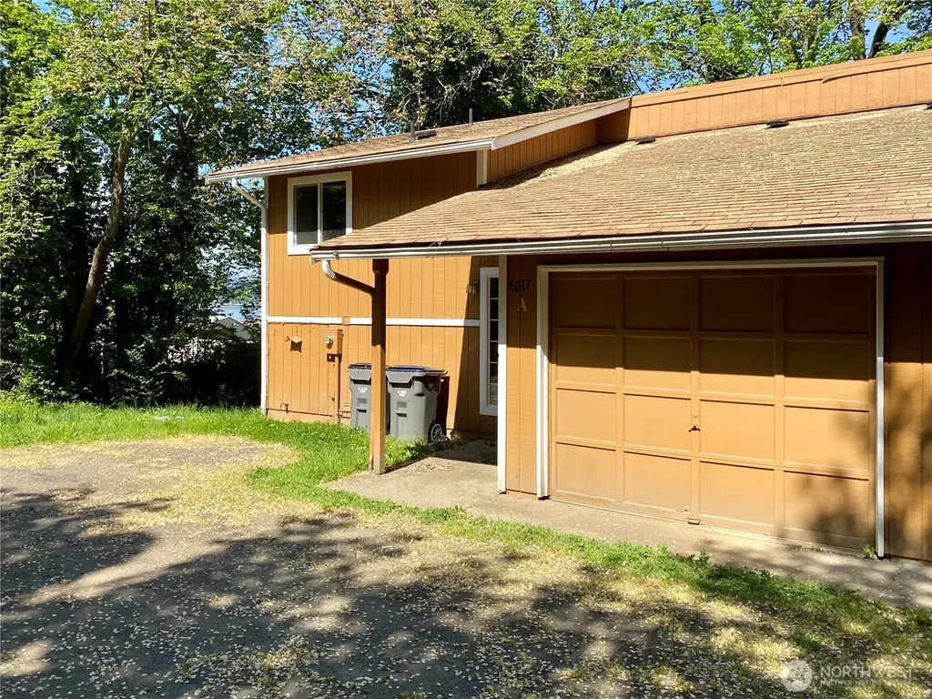 4617 Beach Drive E Port Orchard WA 98366