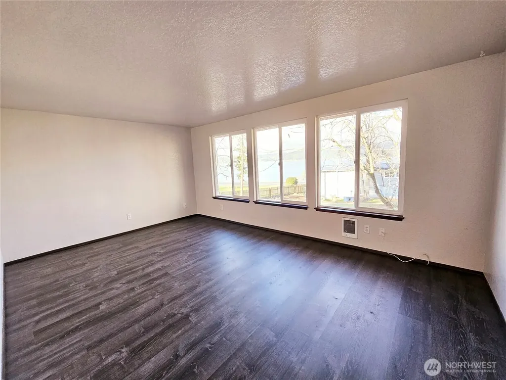 4617 Beach Drive E Port Orchard WA 98366
