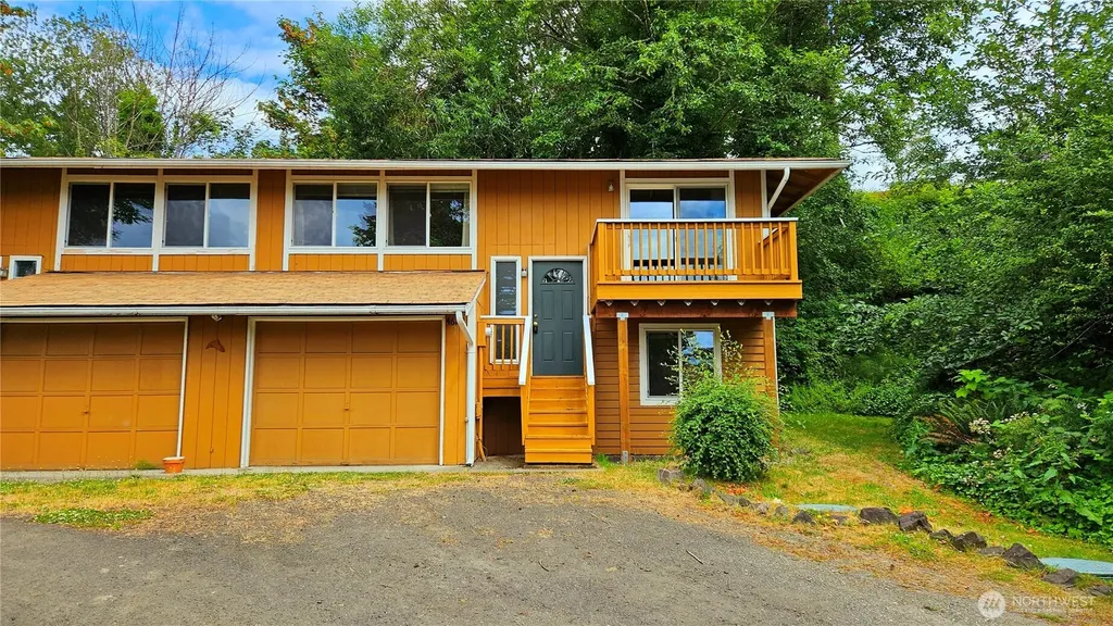 4617 Beach Drive E Port Orchard WA 98366