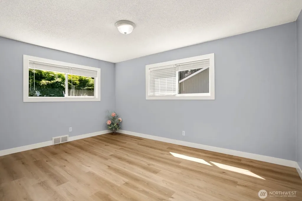 37110 5th Ave SW Federal Way WA 98023