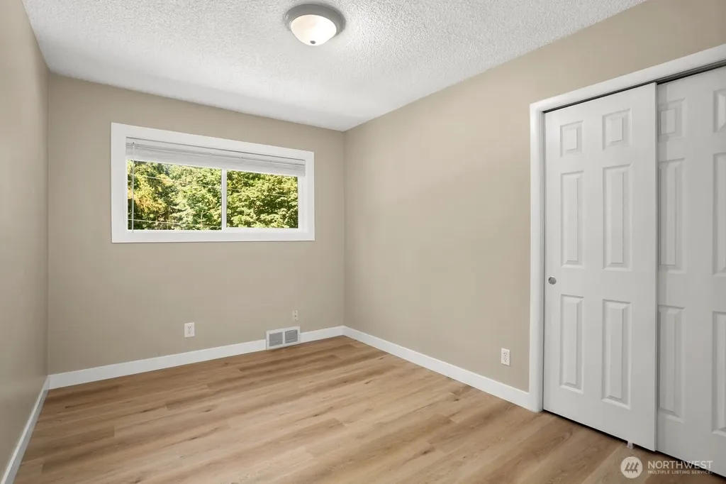 37110 5th Ave SW Federal Way WA 98023