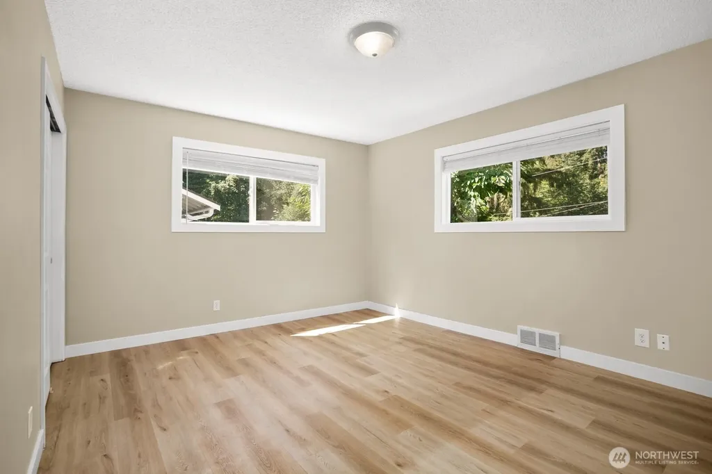 37110 5th Ave SW Federal Way WA 98023
