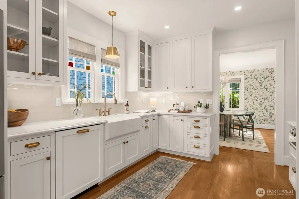 2416 2nd Avenue N Seattle WA 98109