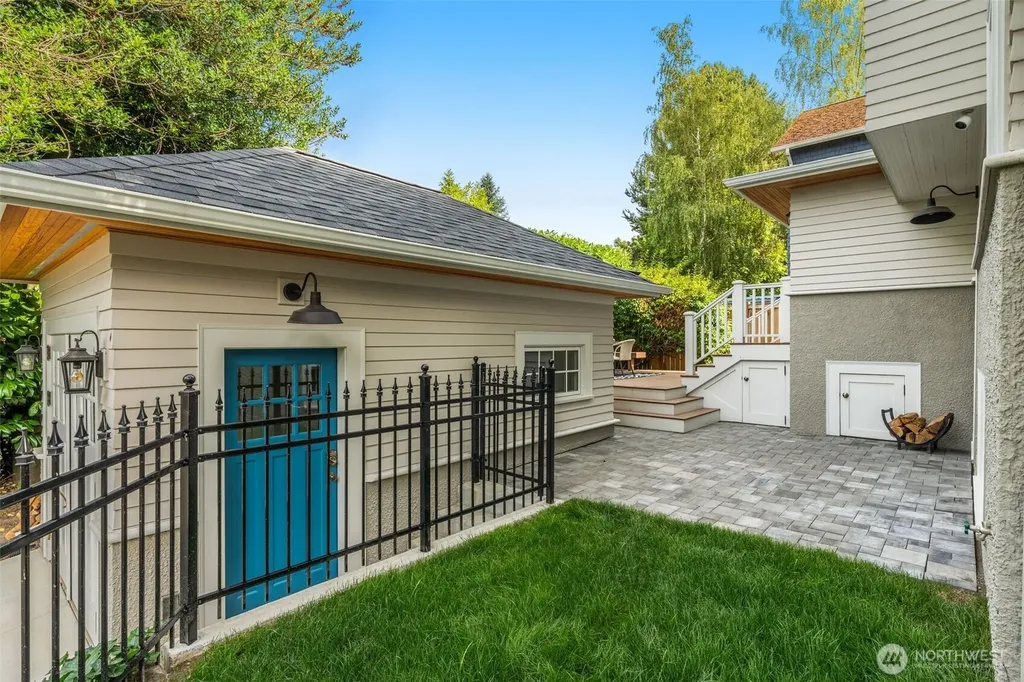 2416 2nd Avenue N Seattle WA 98109