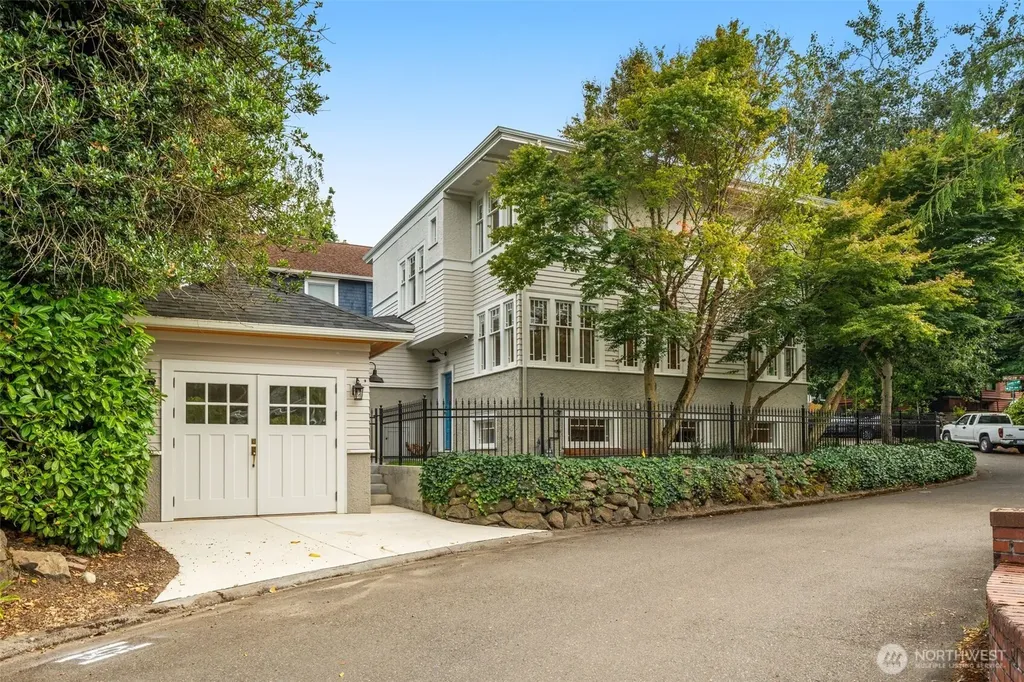2416 2nd Avenue N Seattle WA 98109