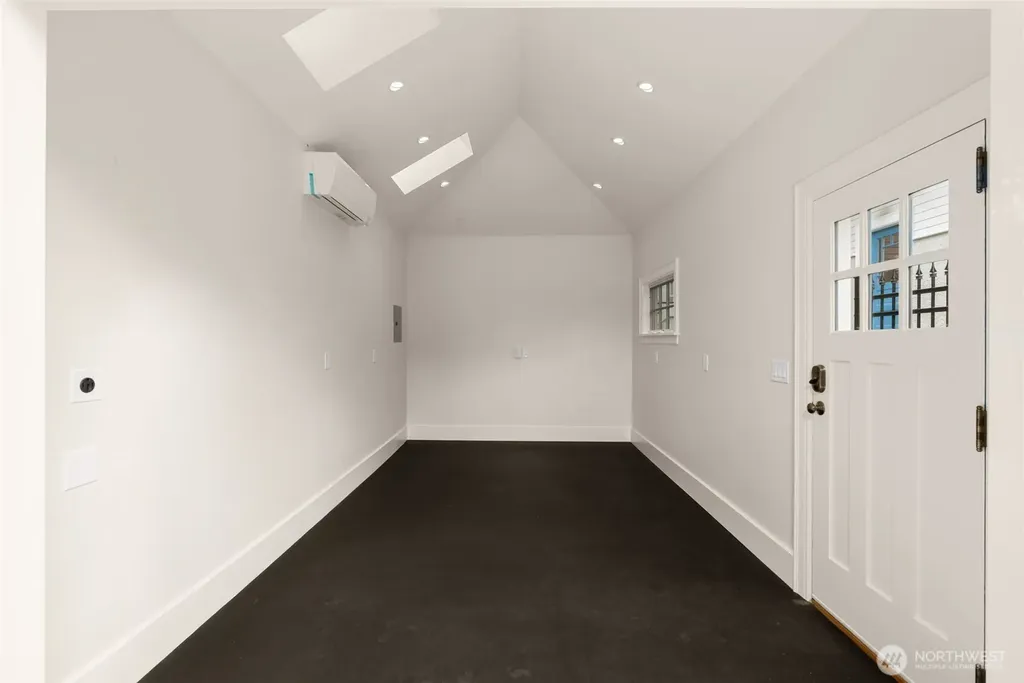2416 2nd Avenue N Seattle WA 98109