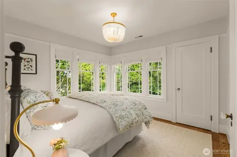 2416 2nd Avenue N Seattle WA 98109