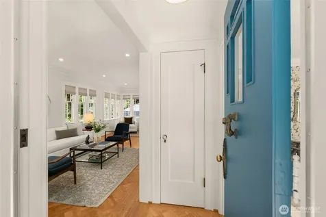2416 2nd Avenue N Seattle WA 98109