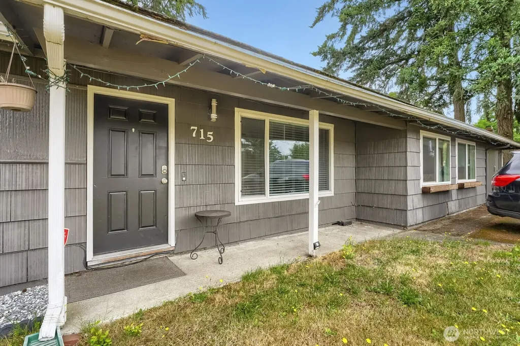 715 Johns Rd E Parkland WA 98445