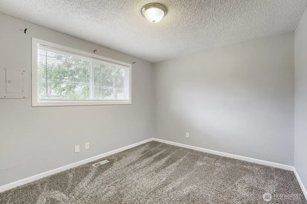 715 Johns Rd E Parkland WA 98445