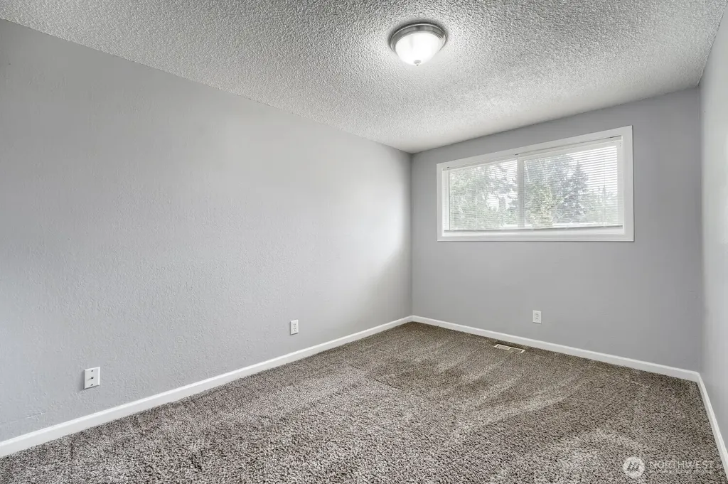 715 Johns Rd E Parkland WA 98445