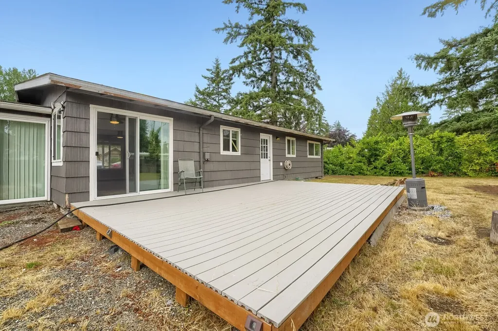 715 Johns Rd E Parkland WA 98445