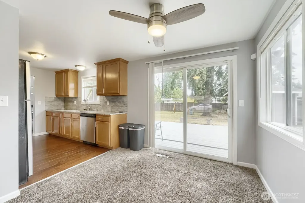 715 Johns Rd E Parkland WA 98445