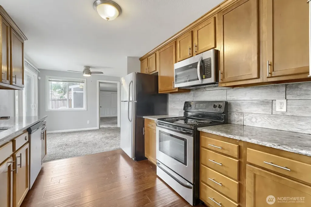 715 Johns Rd E Parkland WA 98445