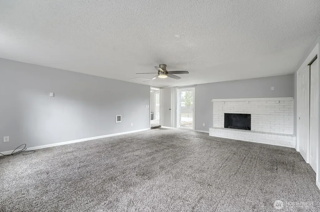 715 Johns Rd E Parkland WA 98445