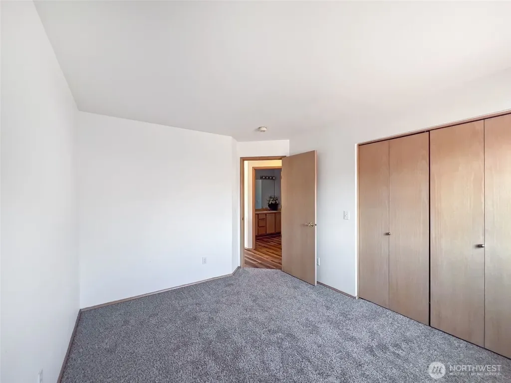 101 Eagle Ridge Drive E Puyallup WA 98374