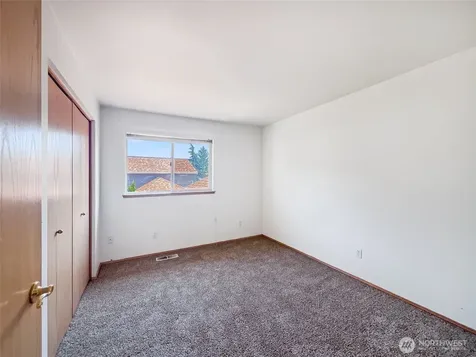 101 Eagle Ridge Drive E Puyallup WA 98374