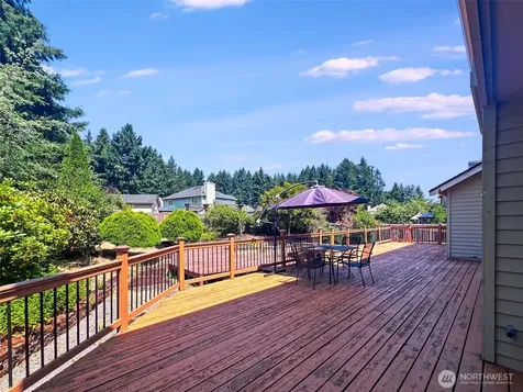 101 Eagle Ridge Drive E Puyallup WA 98374