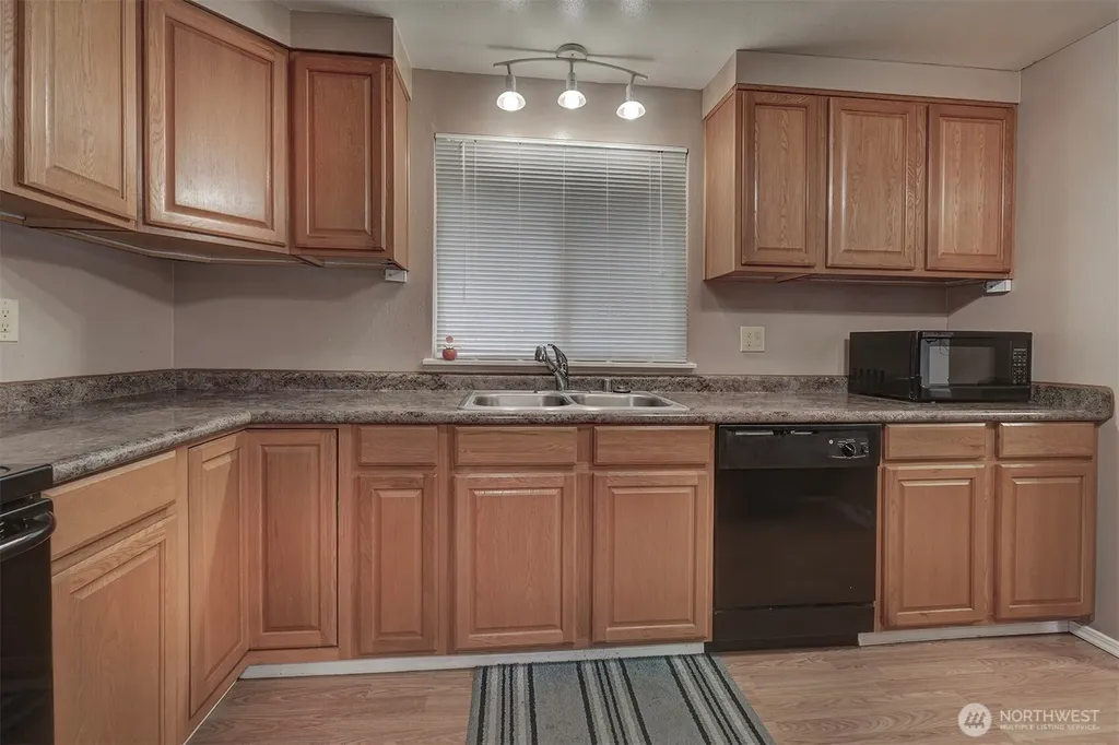 7085 Thebes Street NE Bremerton WA 98311