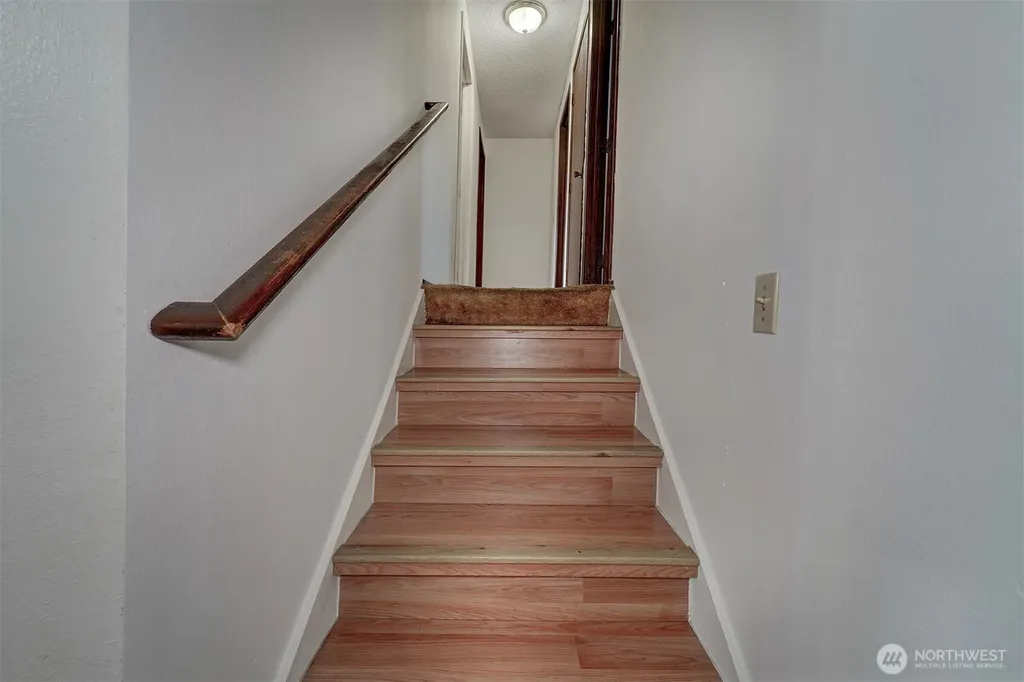 7085 Thebes Street NE Bremerton WA 98311