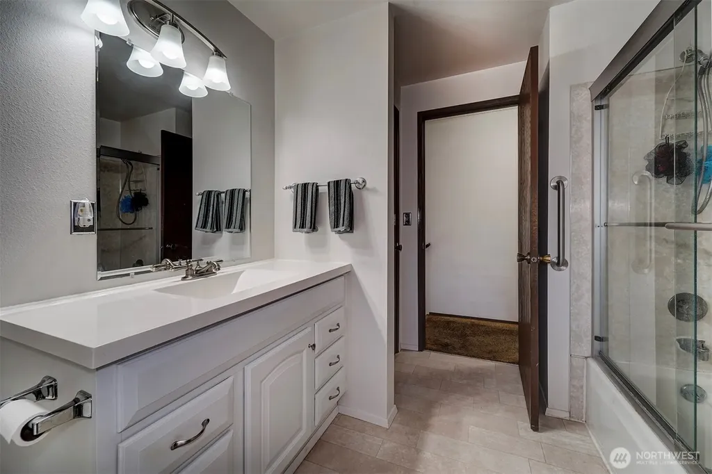7085 Thebes Street NE Bremerton WA 98311